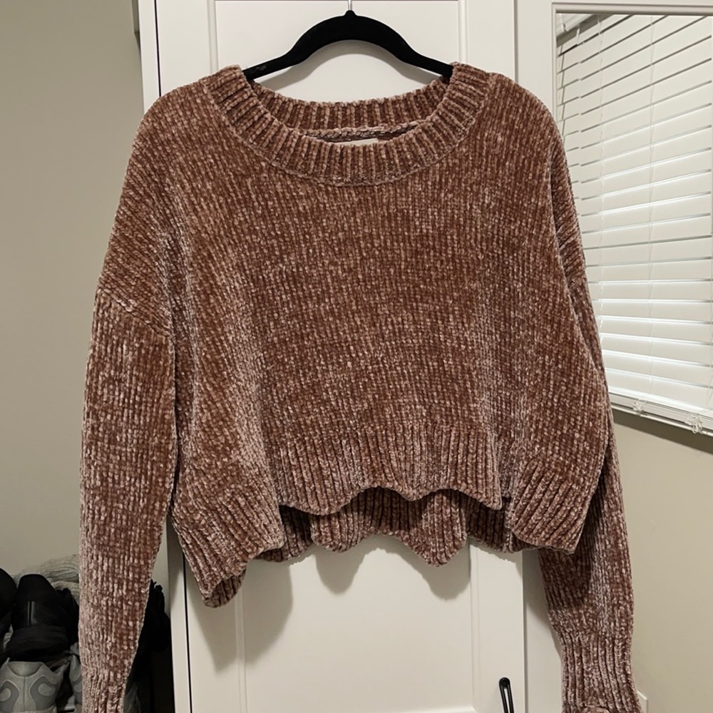LA Hearts scalloped bottom crop sweater